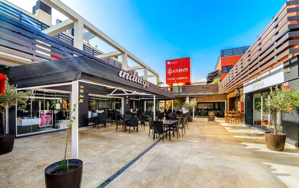 Preciosa propiedad de 4 habitaciones en una urbanización bien cuidada.