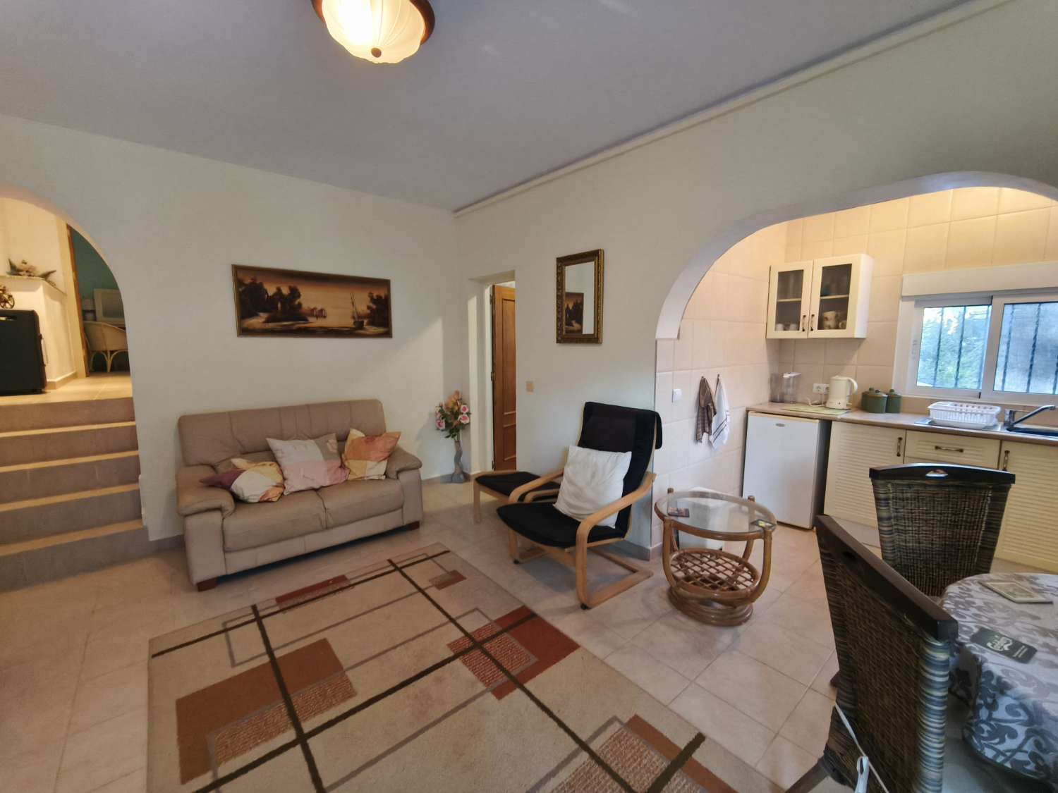 Preciosa propiedad de 4 habitaciones en una urbanización bien cuidada.