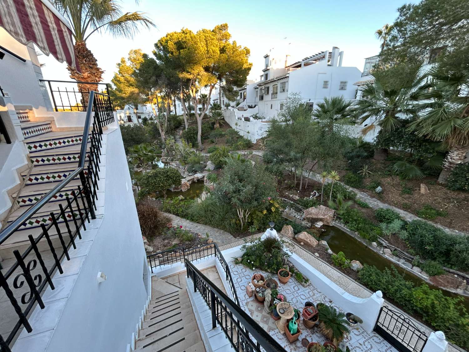 Preciosa propiedad de 4 habitaciones en una urbanización bien cuidada.