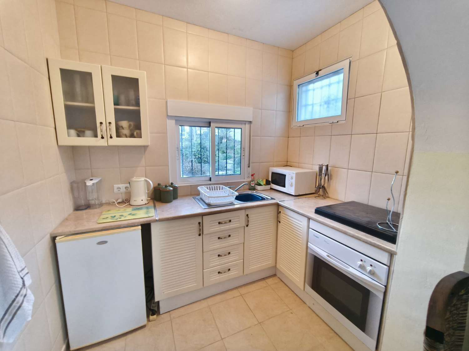 Preciosa propiedad de 4 habitaciones en una urbanización bien cuidada.