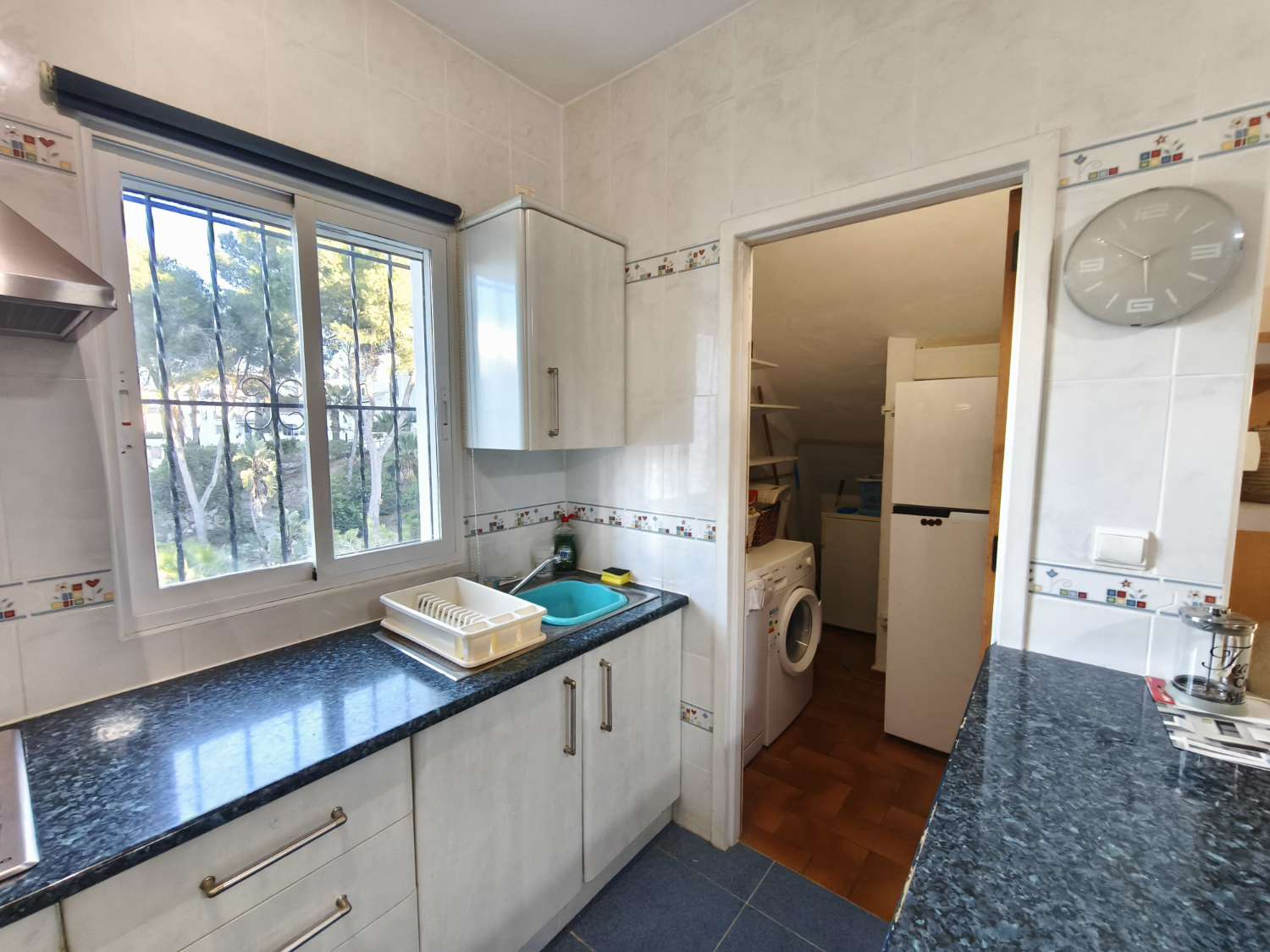 Preciosa propiedad de 4 habitaciones en una urbanización bien cuidada.