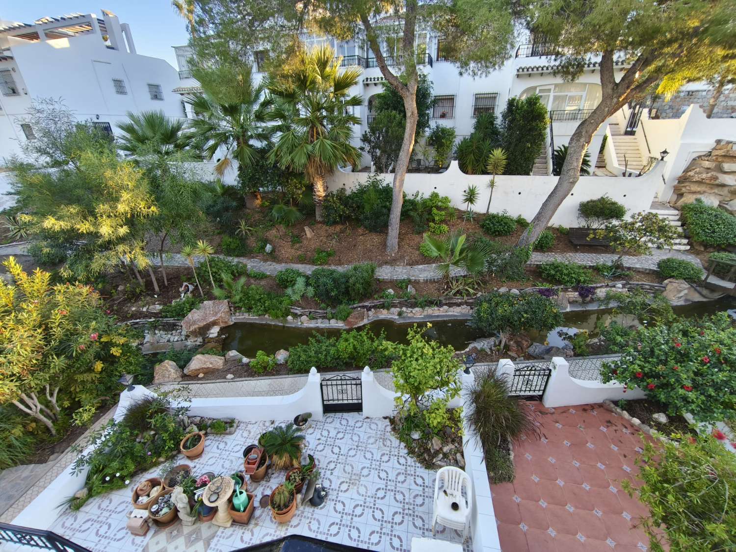 Preciosa propiedad de 4 habitaciones en una urbanización bien cuidada.