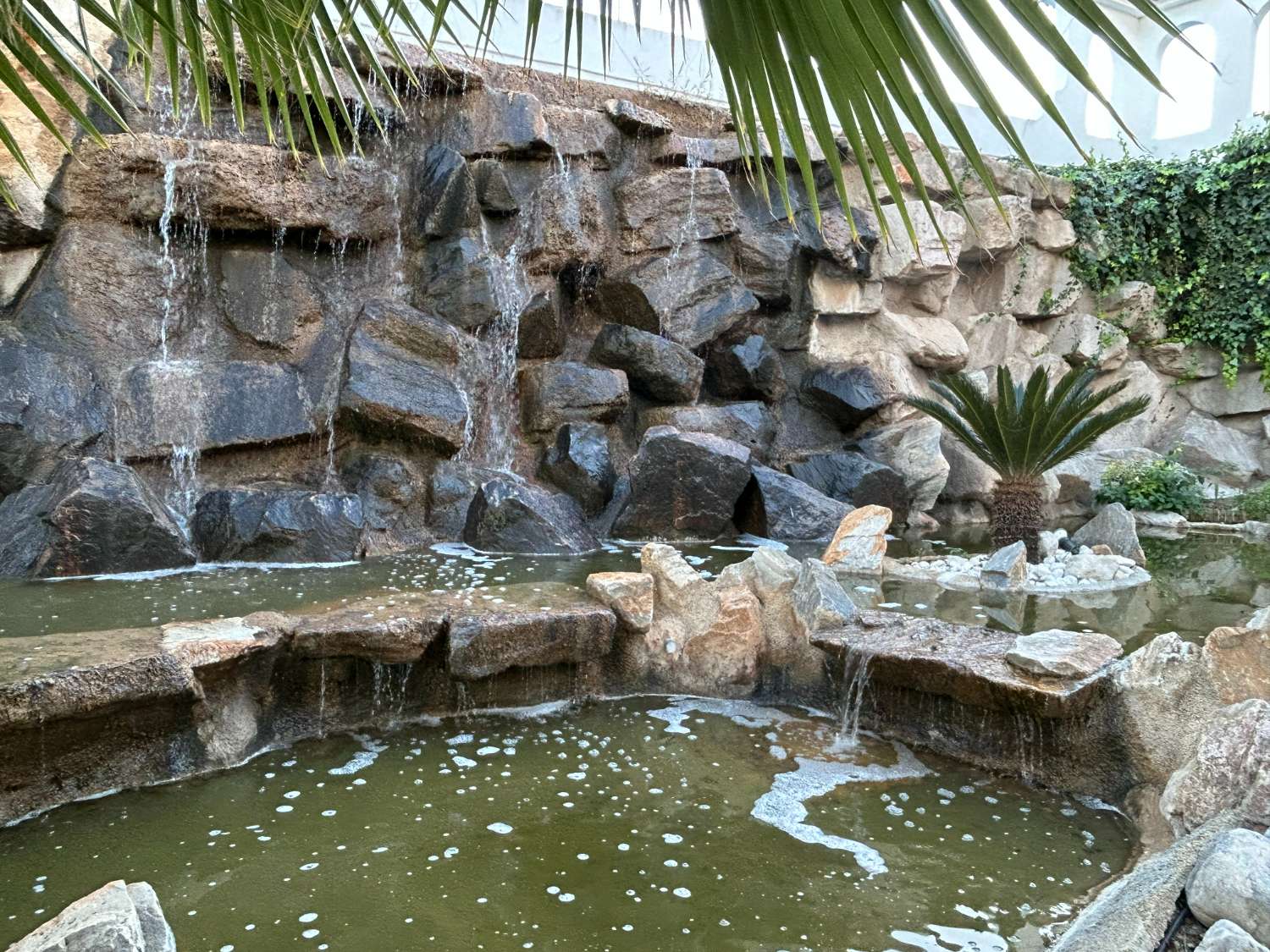 Preciosa propiedad de 4 habitaciones en una urbanización bien cuidada.