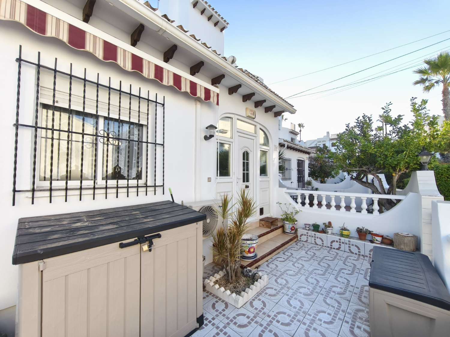 Preciosa propiedad de 4 habitaciones en una urbanización bien cuidada.