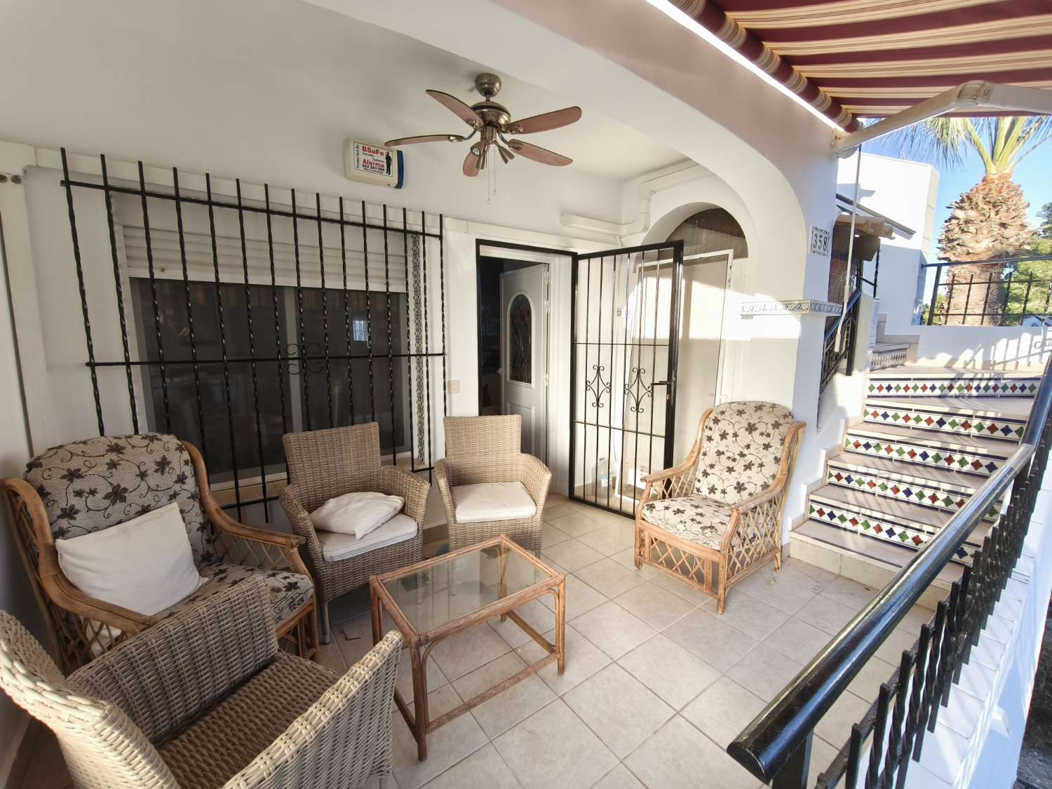 Preciosa propiedad de 4 habitaciones en una urbanización bien cuidada.