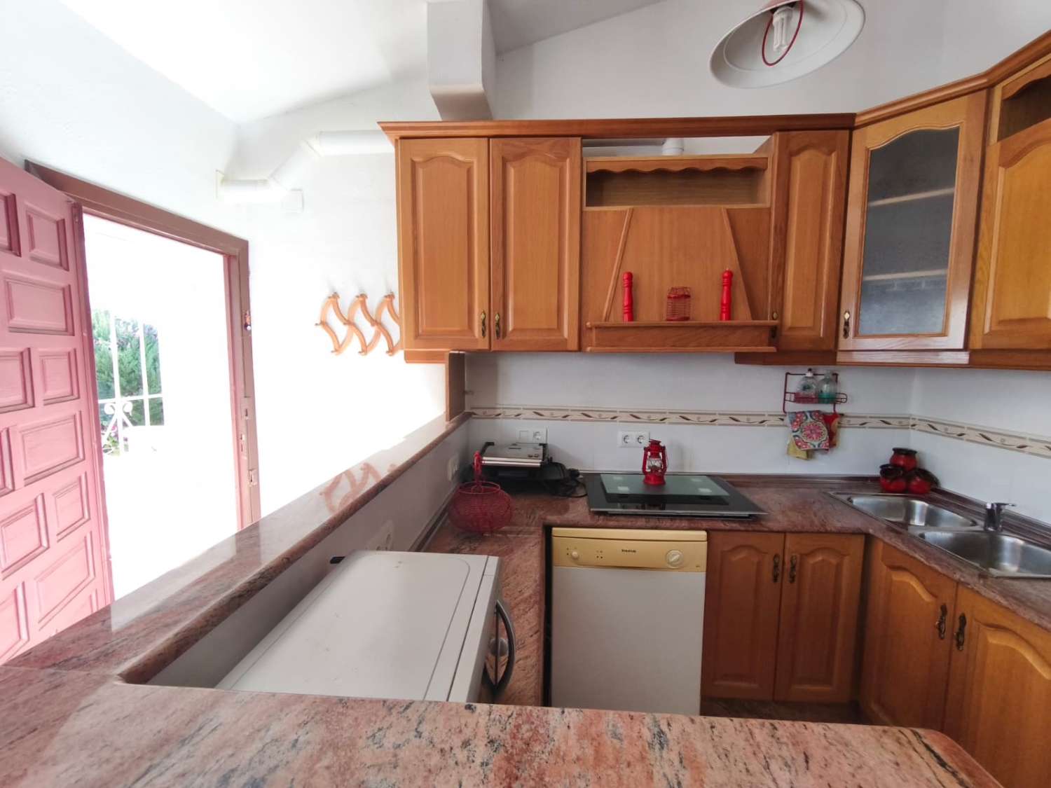Casa con Apartamento independiente de 3 habitaciones y 2 baños para reformar en Los Balcones (Torrevieja)