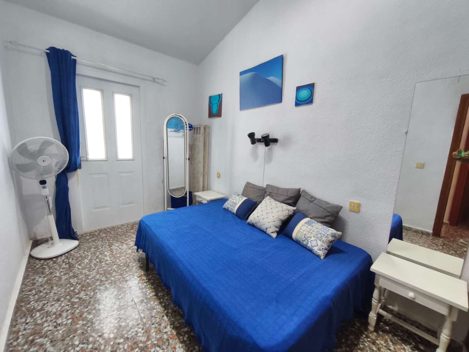 Casa con Apartamento independiente de 3 habitaciones y 2 baños para reformar en Los Balcones (Torrevieja)