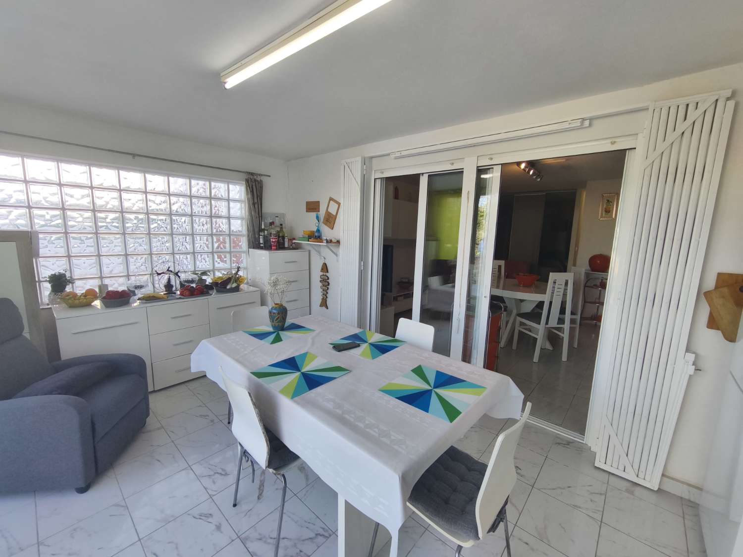 Casa con Apartamento independiente de 3 habitaciones y 2 baños para reformar en Los Balcones (Torrevieja)