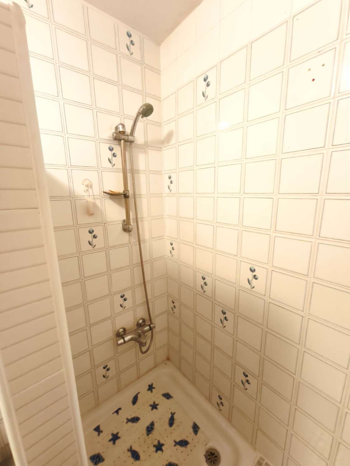 Casa con Apartamento independiente de 3 habitaciones y 2 baños para reformar en Los Balcones (Torrevieja)