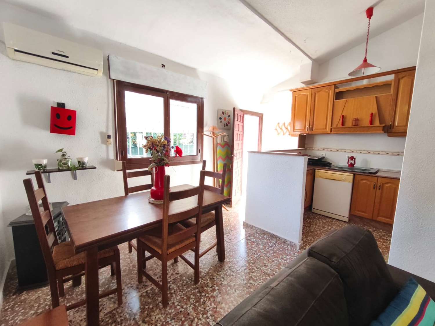 Casa con Apartamento independiente de 3 habitaciones y 2 baños para reformar en Los Balcones (Torrevieja)