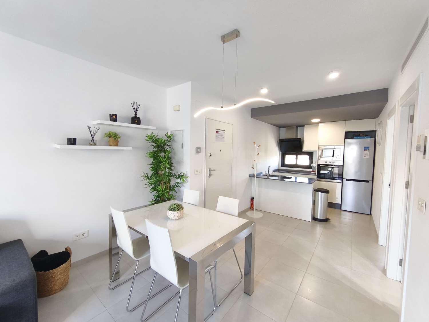 Apartamento en la primera planta con 2 dormitorios, 2 baños, 1 solario y 1 piscina común