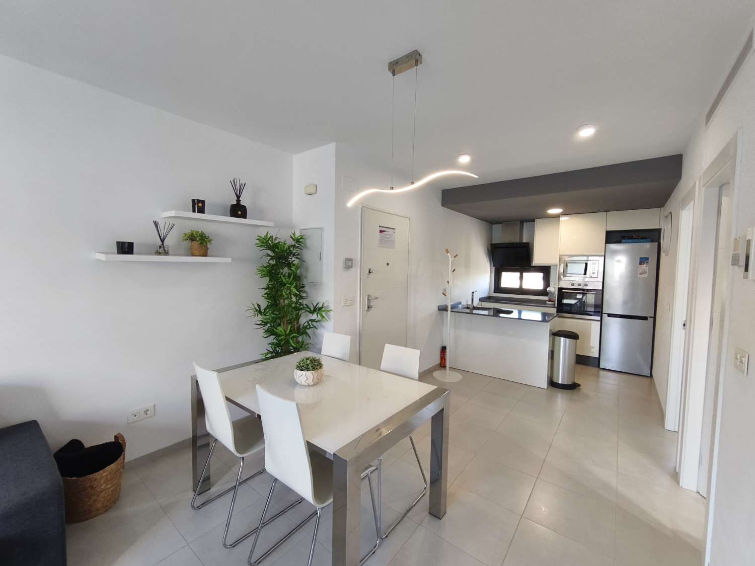 Apartamento en la primera planta con 2 dormitorios, 2 baños, 1 solario y 1 piscina común