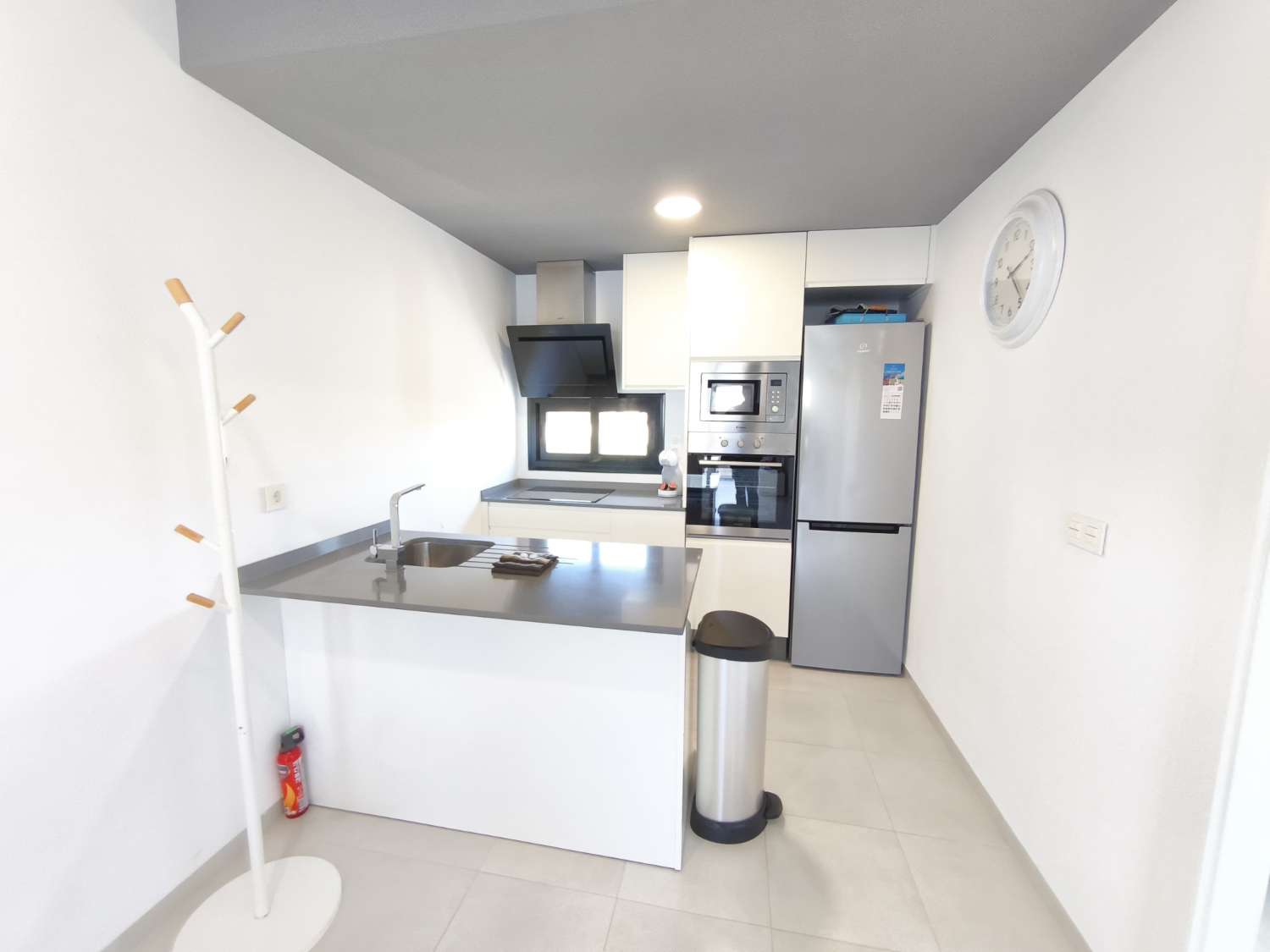 Apartamento en la primera planta con 2 dormitorios, 2 baños, 1 solario y 1 piscina común