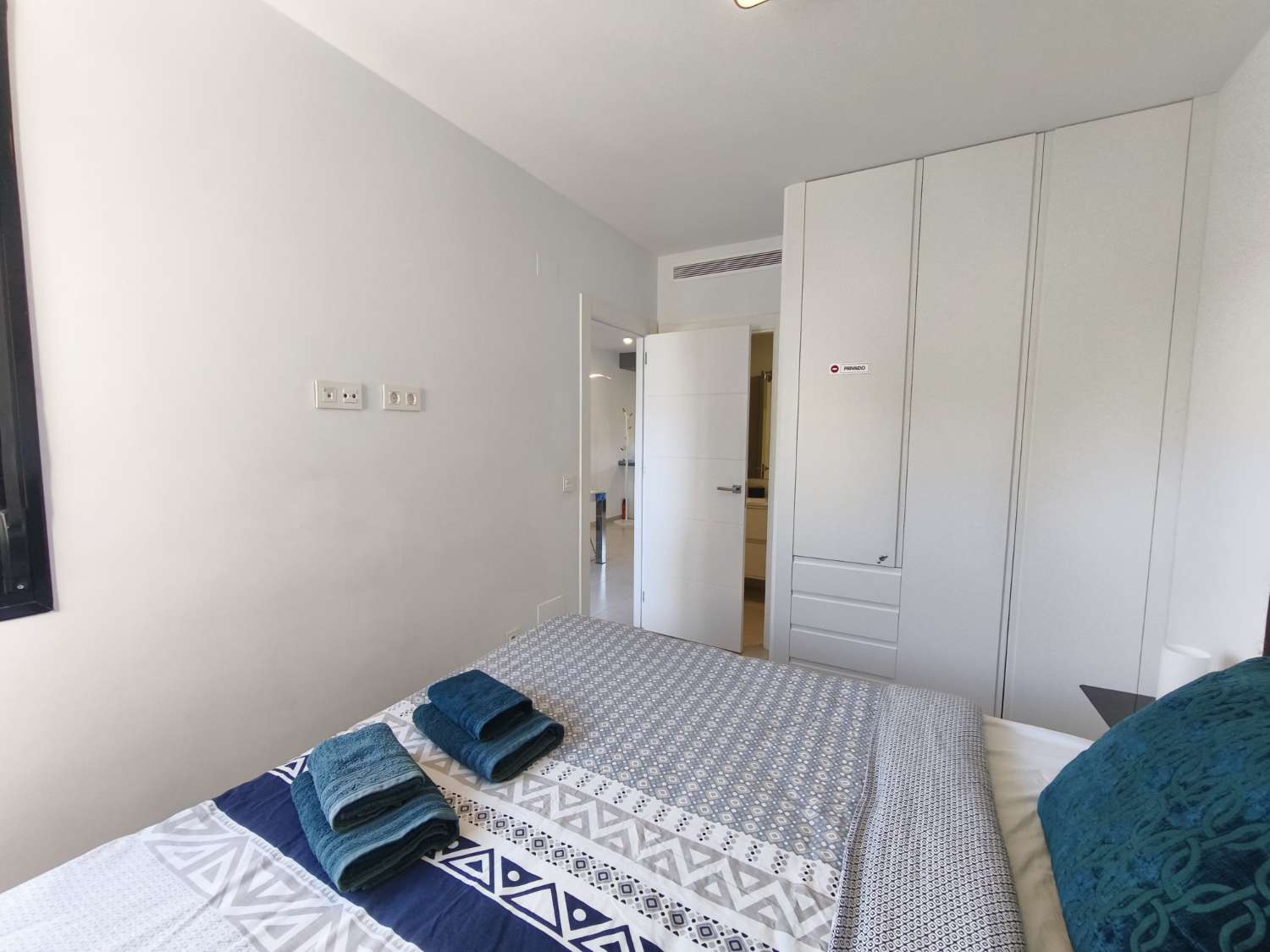 Apartamento en la primera planta con 2 dormitorios, 2 baños, 1 solario y 1 piscina común