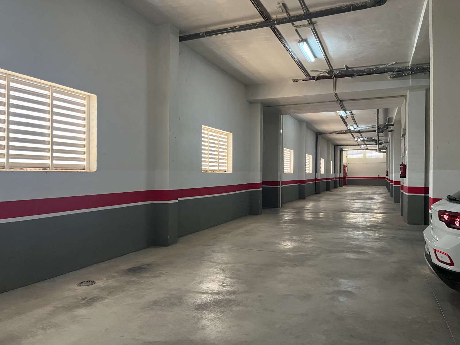 Garageplads med opbevaringsrum i Residencial Rancho Park – Calle Pimienta