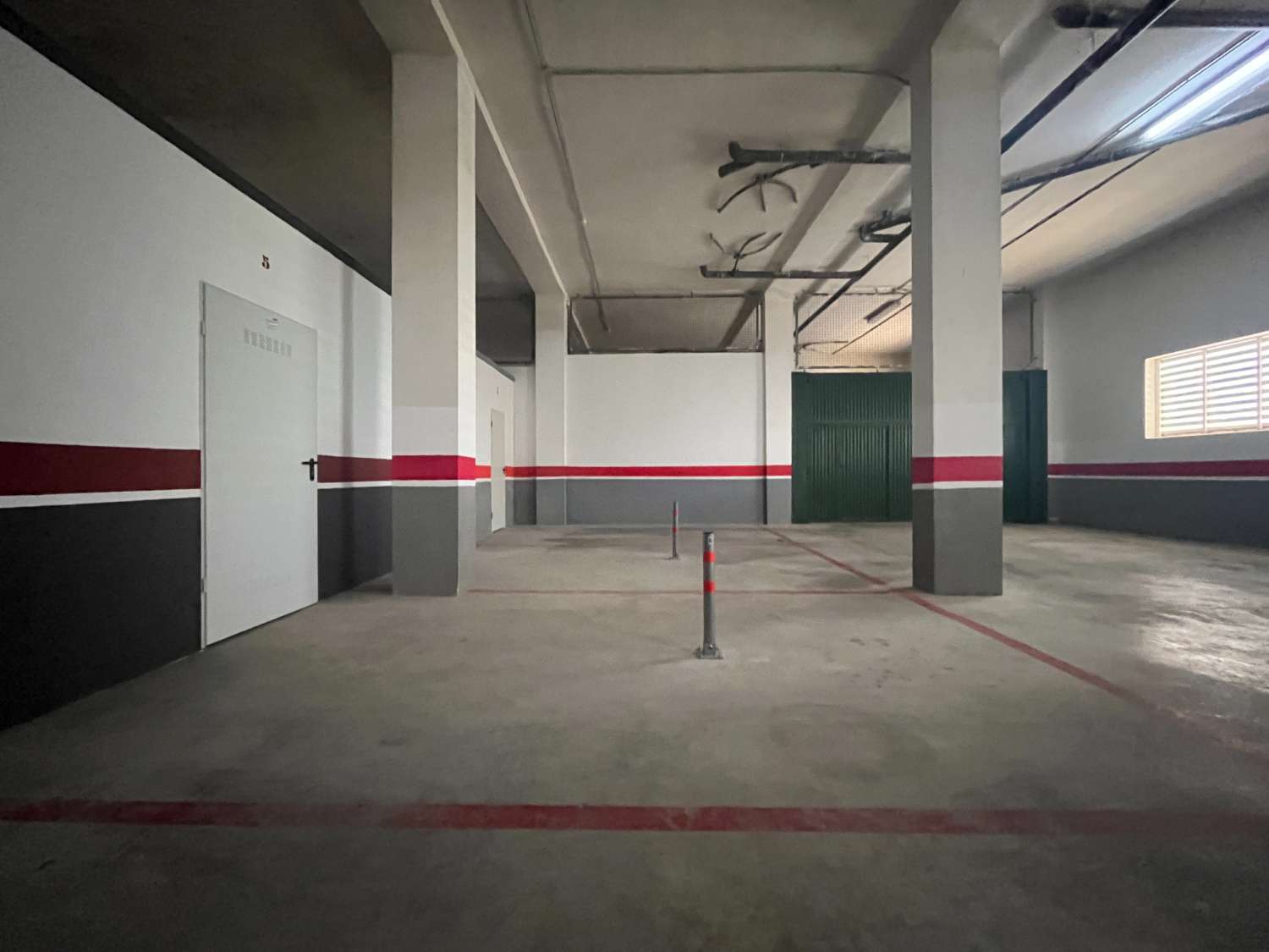 Garageplads med opbevaringsrum i Residencial Rancho Park – Calle Pimienta