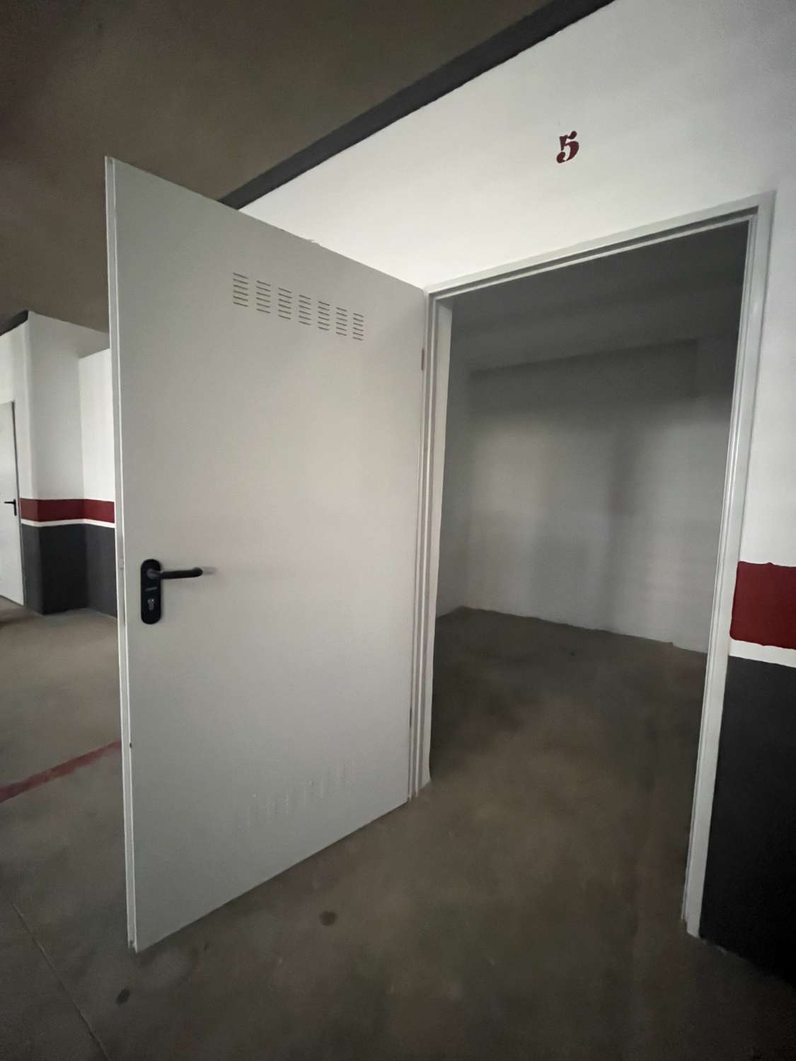 Garageplads med opbevaringsrum i Residencial Rancho Park – Calle Pimienta