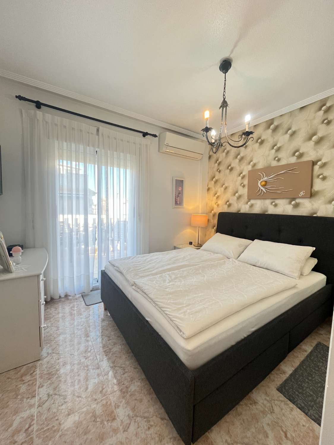 EXCLUSIVA VIVIENDA EN PLAYA FLAMENCA CON VISTAS AL MAR