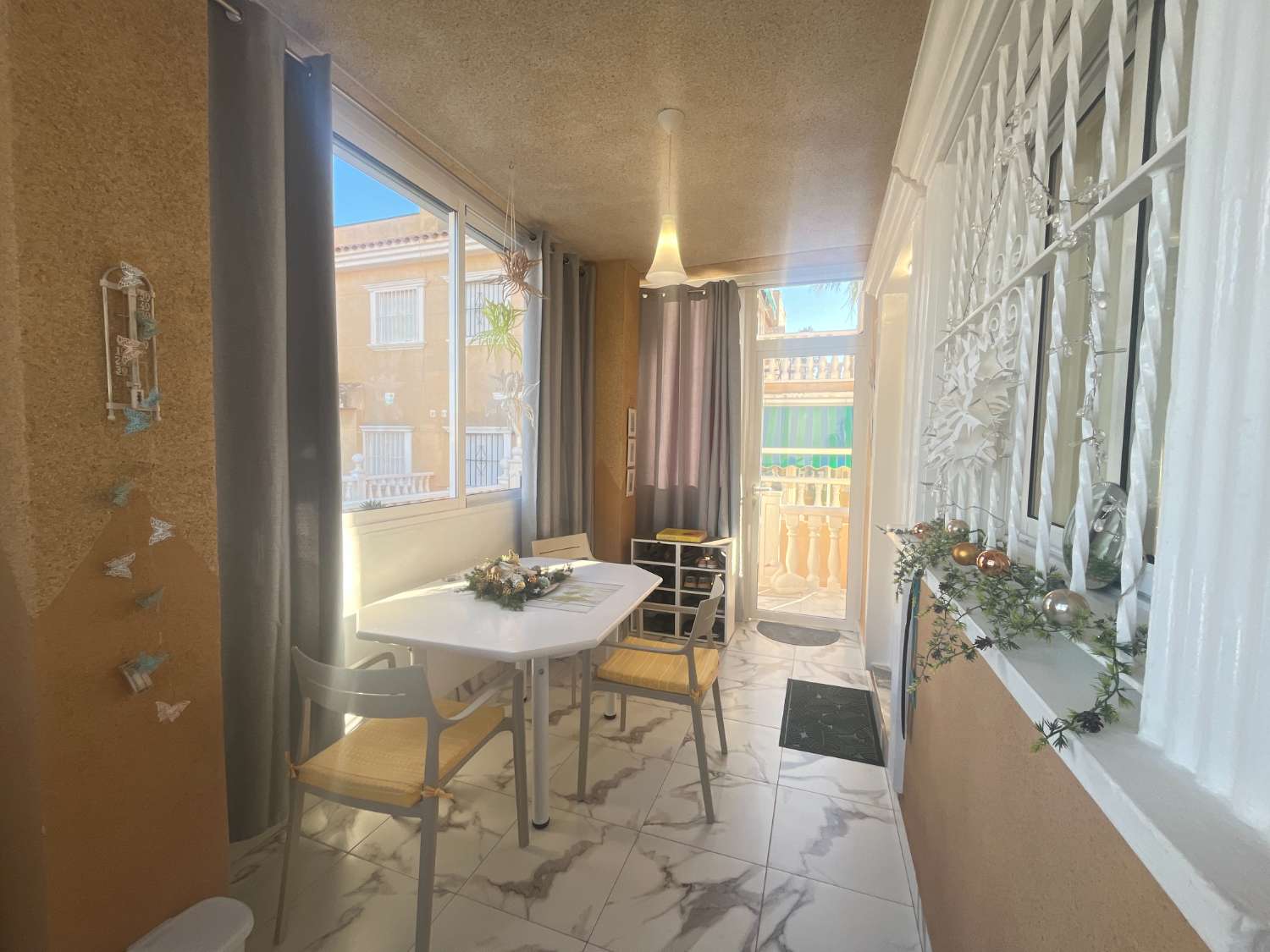 EXCLUSIVA VIVIENDA EN PLAYA FLAMENCA CON VISTAS AL MAR