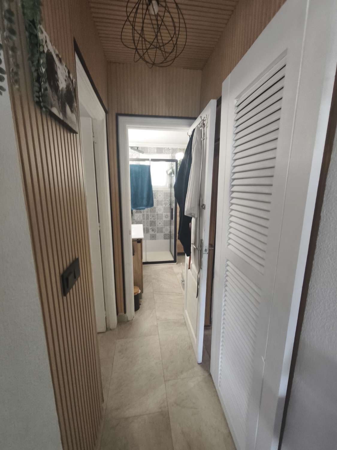 Encantador apartamento de 1 dormitorio y 1 baño reformado, parcialmente amueblado, listo para mudarse