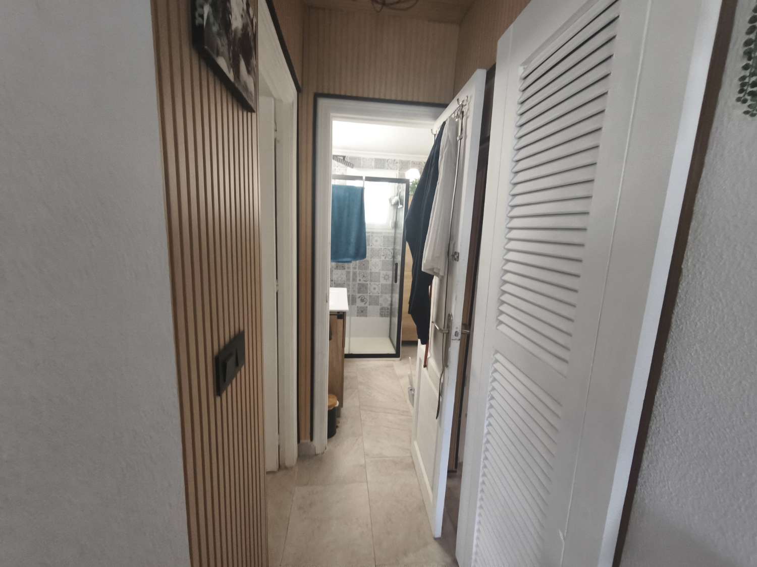 Encantador apartamento de 1 dormitorio y 1 baño reformado, parcialmente amueblado, listo para mudarse