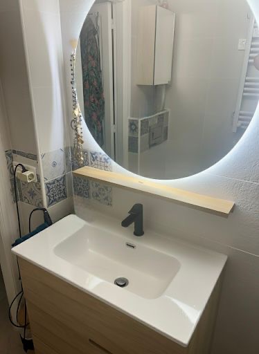 Encantador apartamento de 1 dormitorio y 1 baño reformado, parcialmente amueblado, listo para mudarse