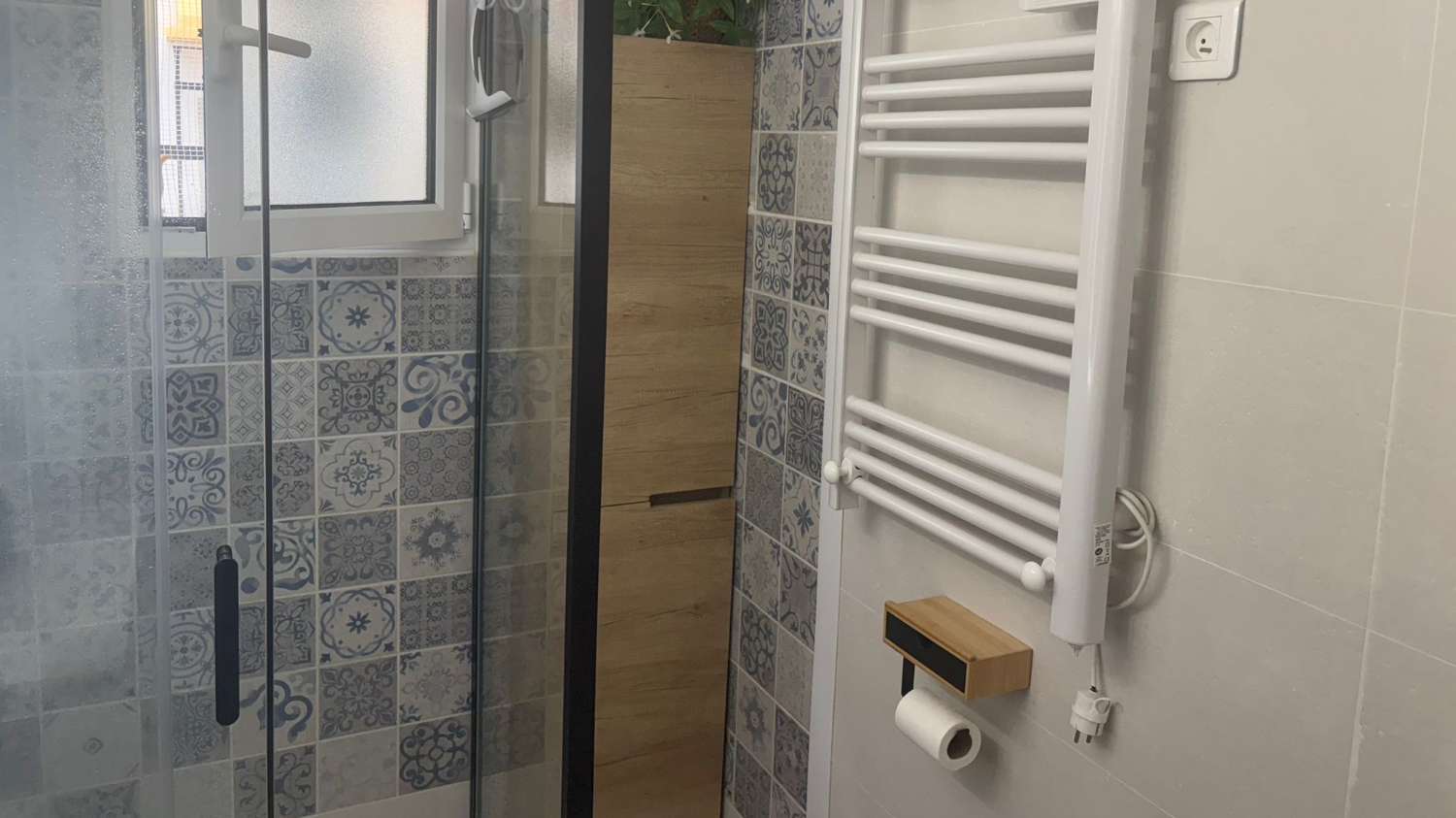 Encantador apartamento de 1 dormitorio y 1 baño reformado, parcialmente amueblado, listo para mudarse