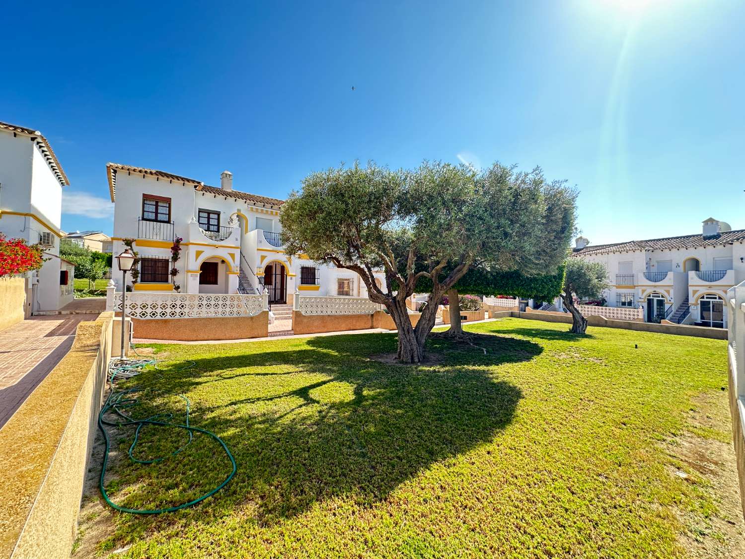 Encantador apartamento de 1 dormitorio y 1 baño reformado, parcialmente amueblado, listo para mudarse