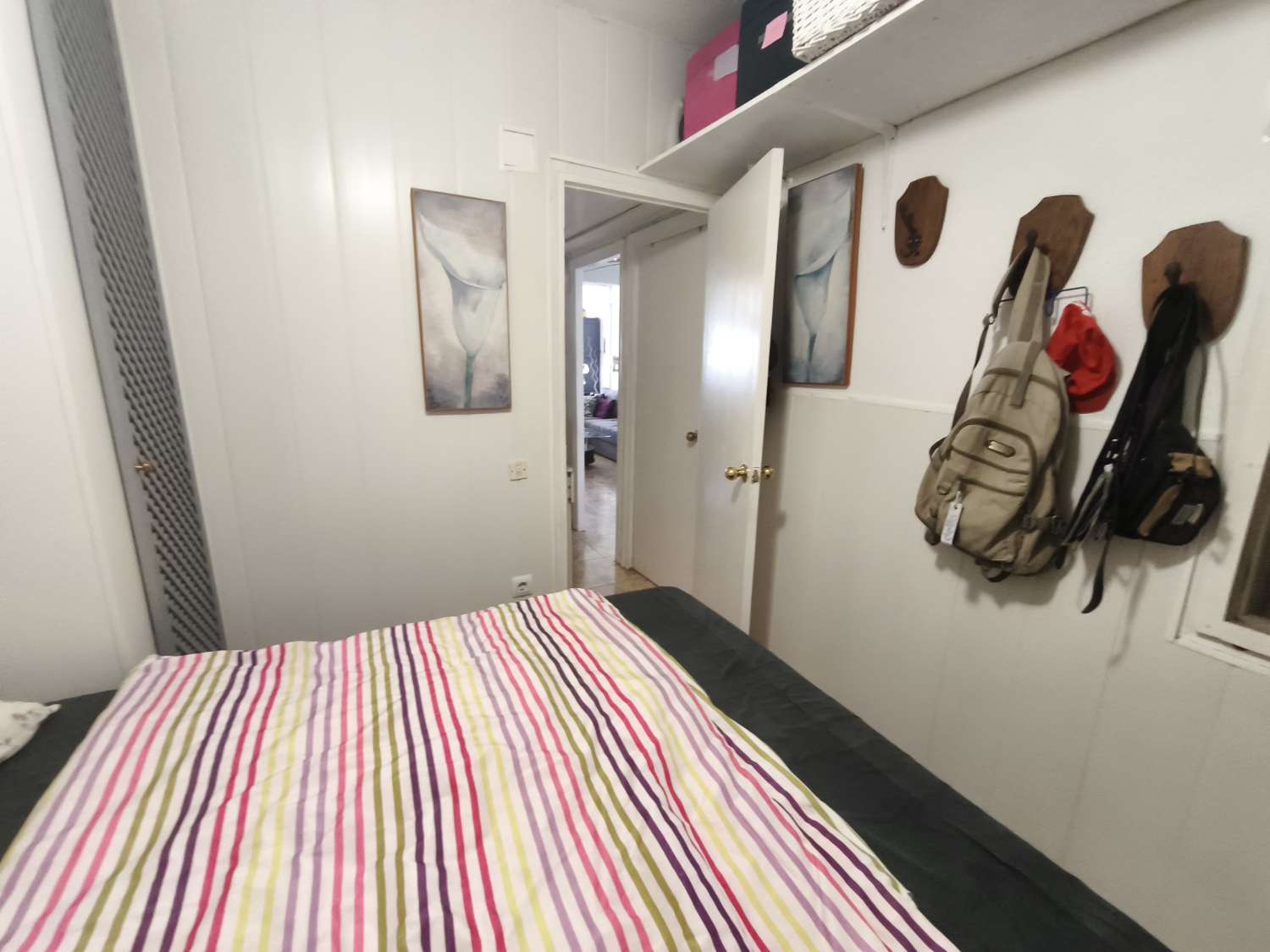 Solig bungalow framför Salt Lake i Torrevieja