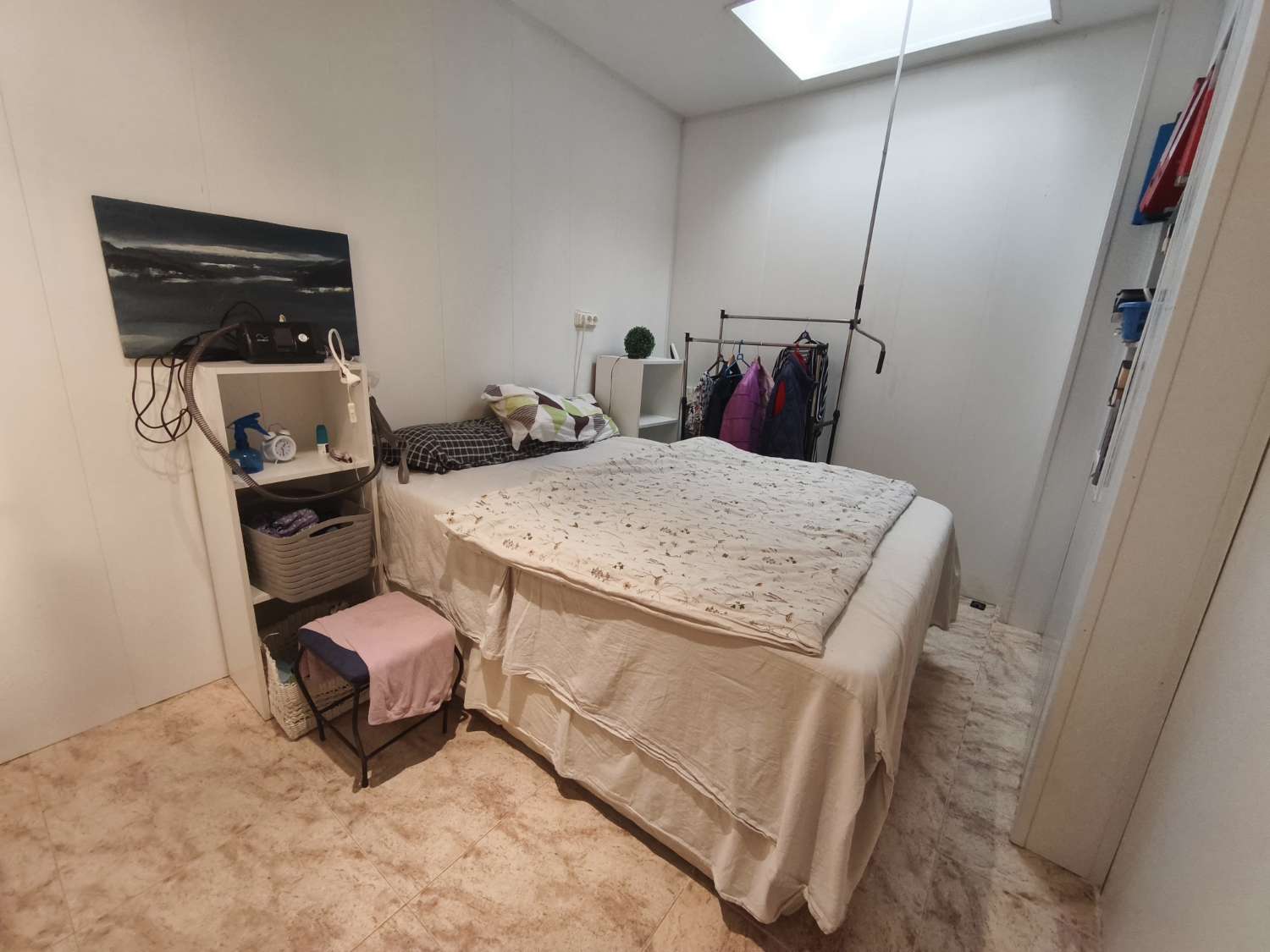 Solig bungalow framför Salt Lake i Torrevieja