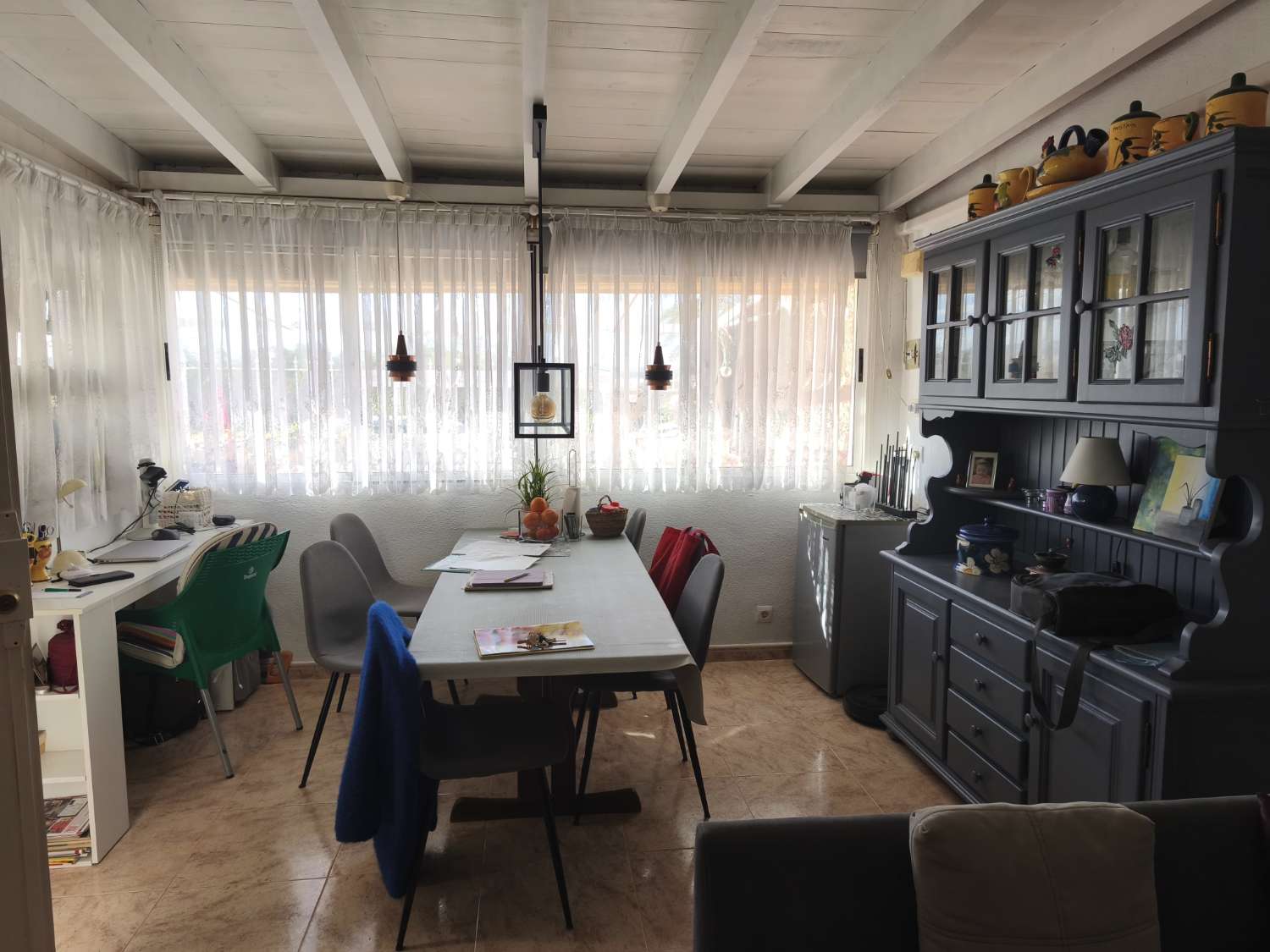 Solig bungalow framför Salt Lake i Torrevieja