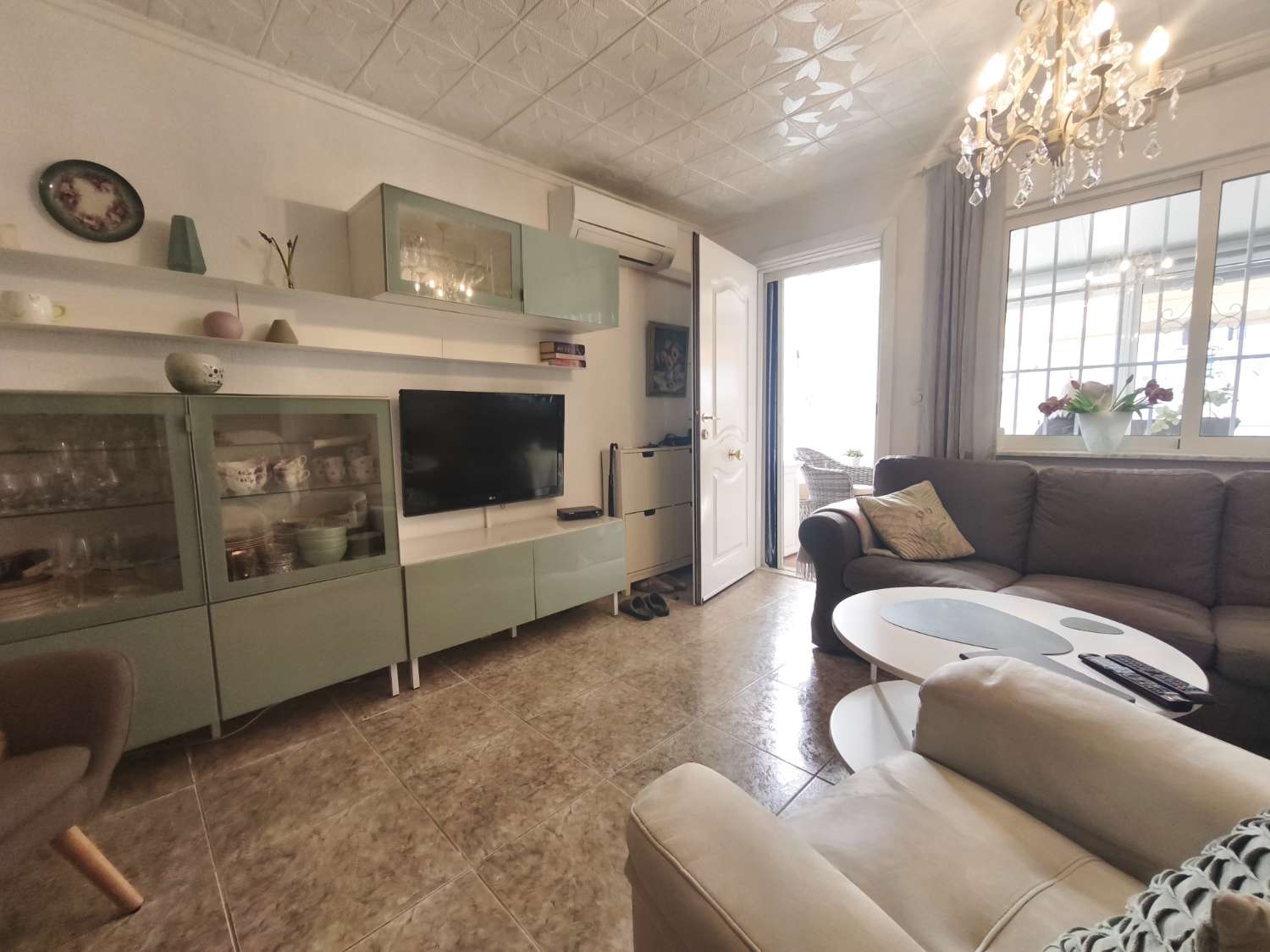 Бунгало з фасадом на південь і 4 спальні в Торревієха