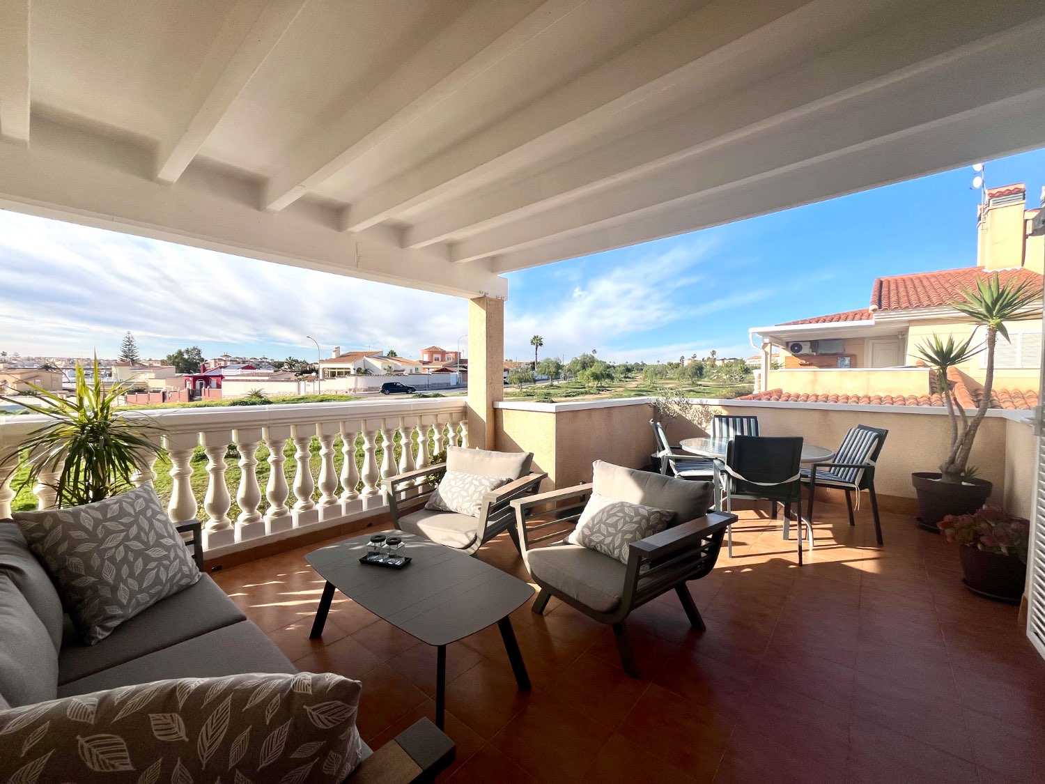 Dúplex de 3 habitaciones ubicado en Zeniamar IV (Orihuela Costa)