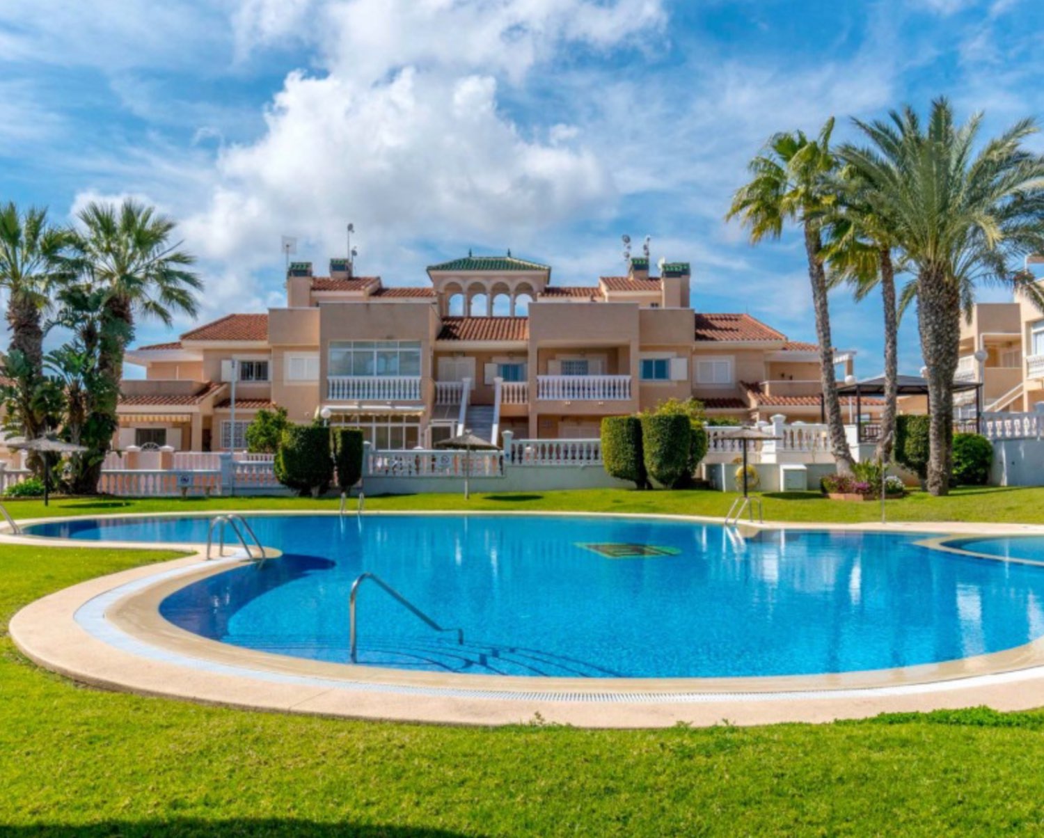 Dúplex de 3 habitaciones ubicado en Zeniamar IV (Orihuela Costa)