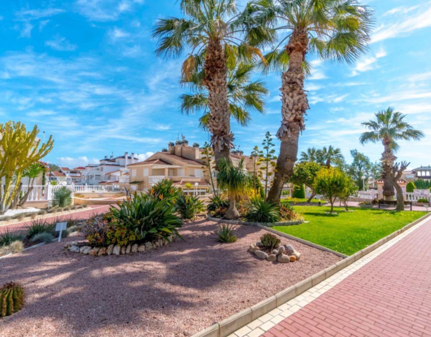 Dúplex de 3 habitaciones ubicado en Zeniamar IV (Orihuela Costa)