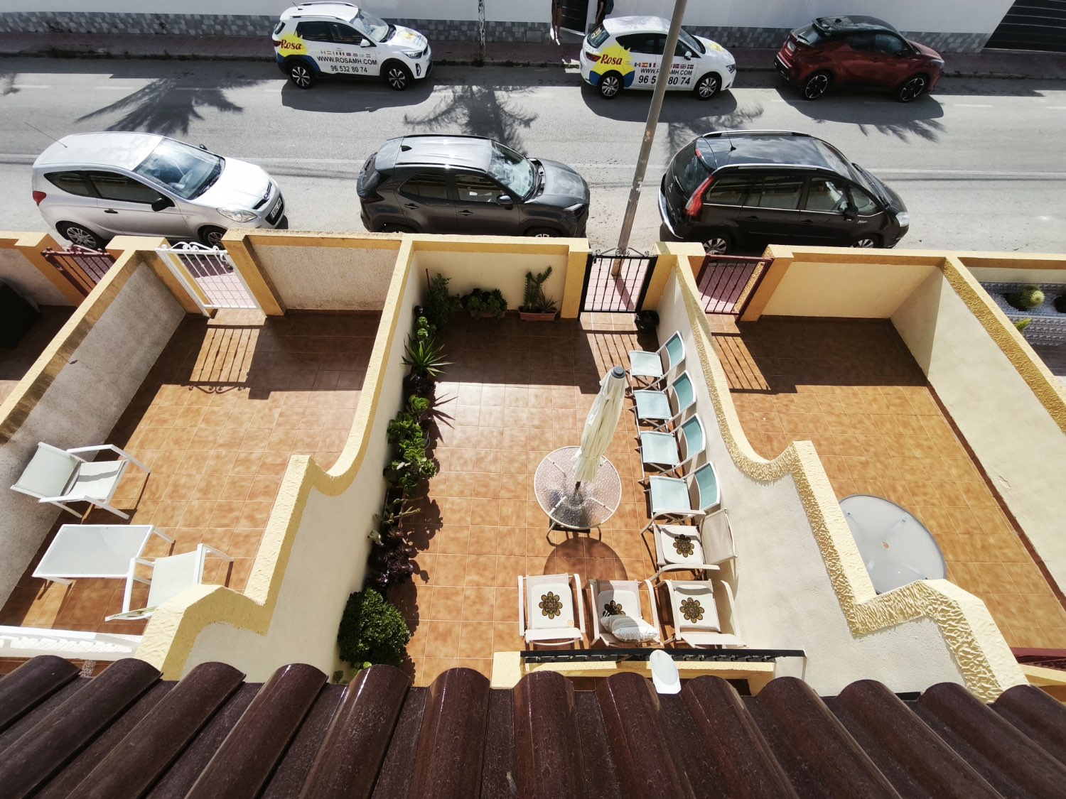 Oportunidad en Las Mimosas – fantástico tríplex con piscina comunitaria