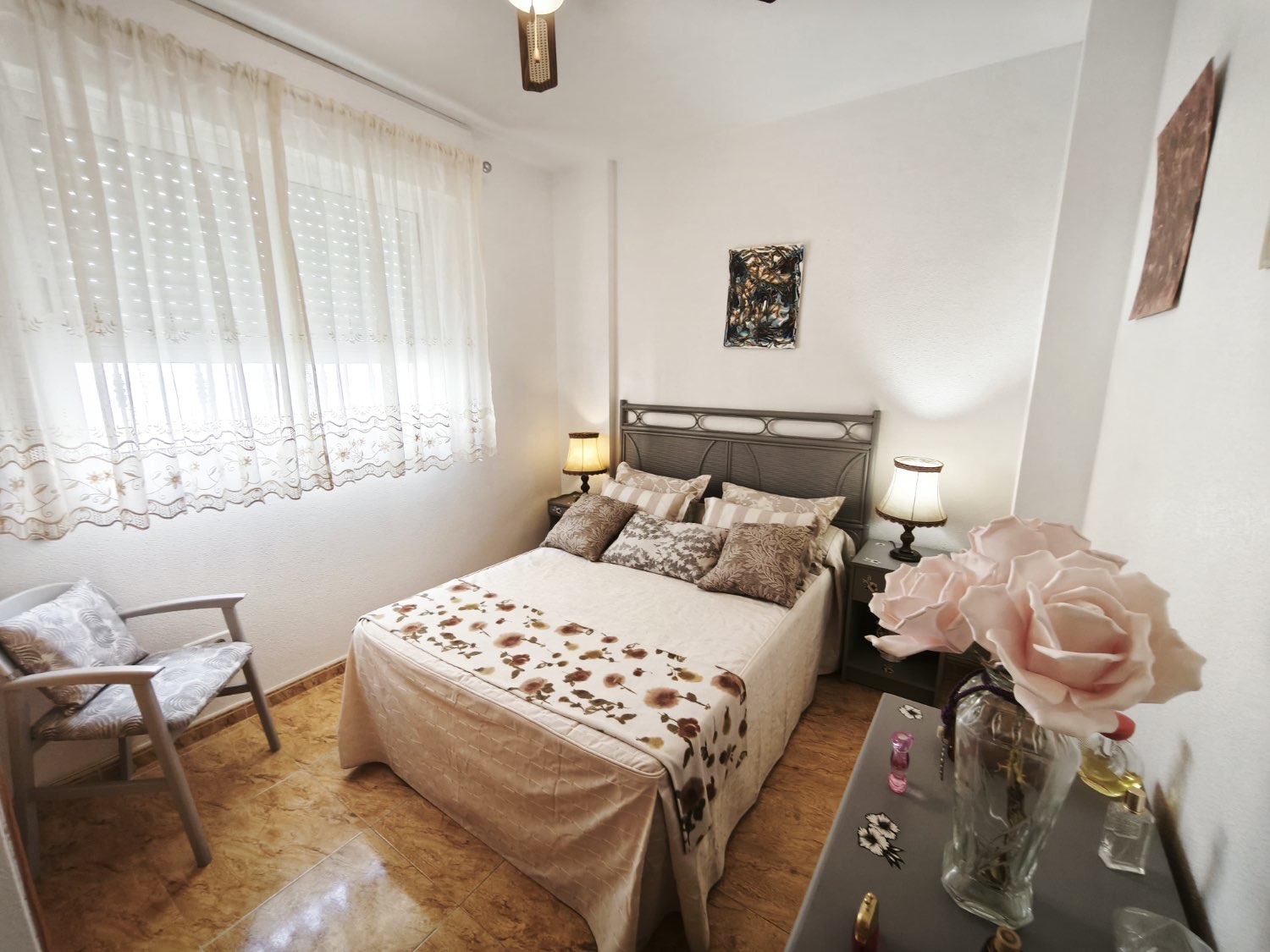 Oportunidad en Las Mimosas – fantástico tríplex con piscina comunitaria