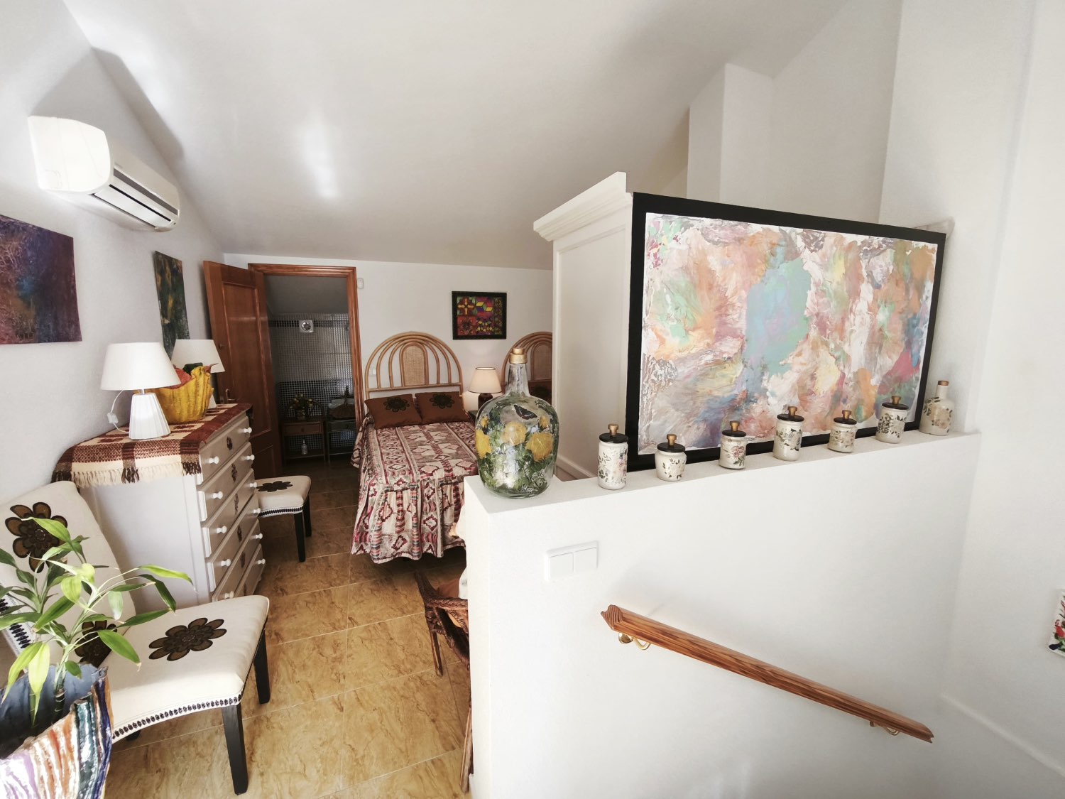 Oportunidad en Las Mimosas – fantástico tríplex con piscina comunitaria