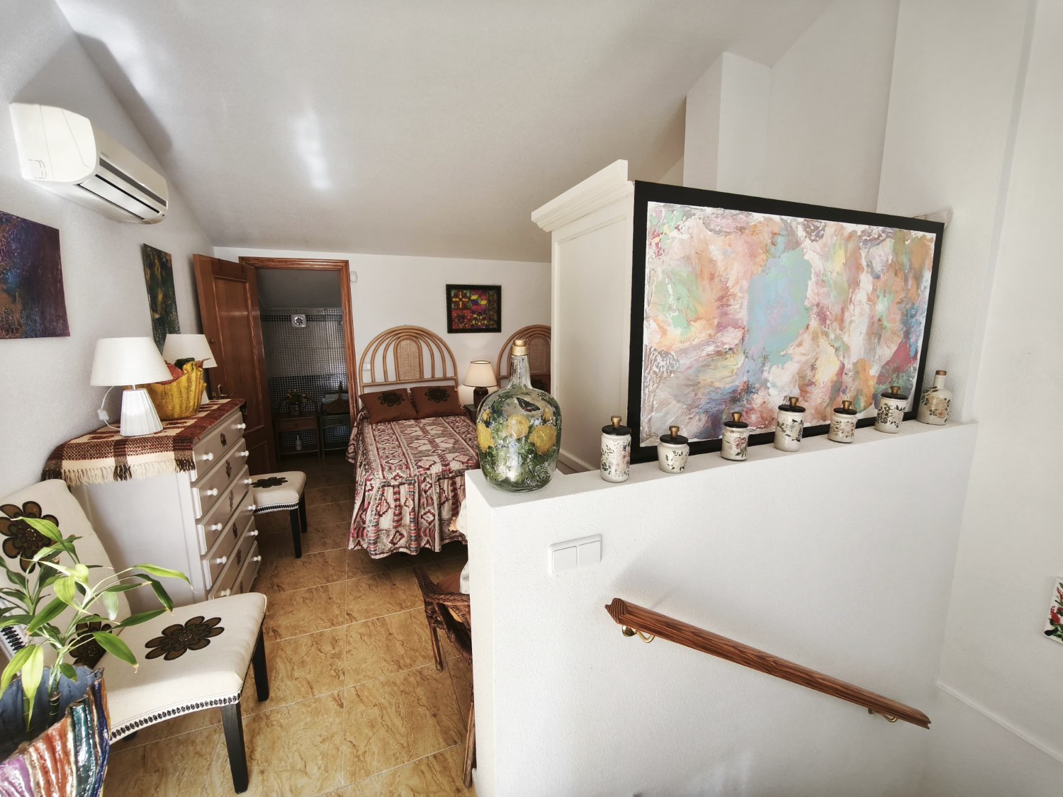 Oportunidad en Las Mimosas – fantástico tríplex con piscina comunitaria