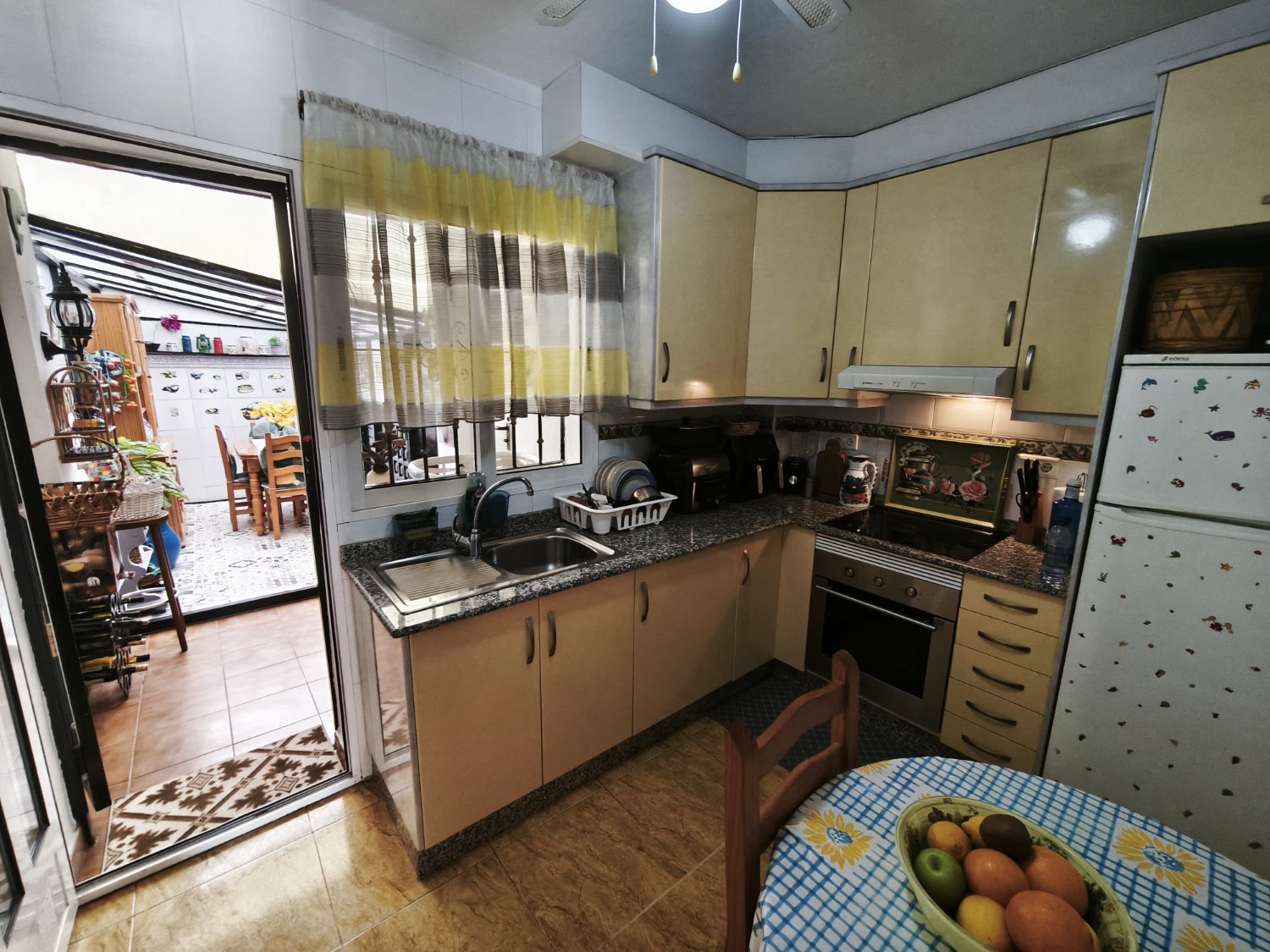 Oportunidad en Las Mimosas – fantástico tríplex con piscina comunitaria