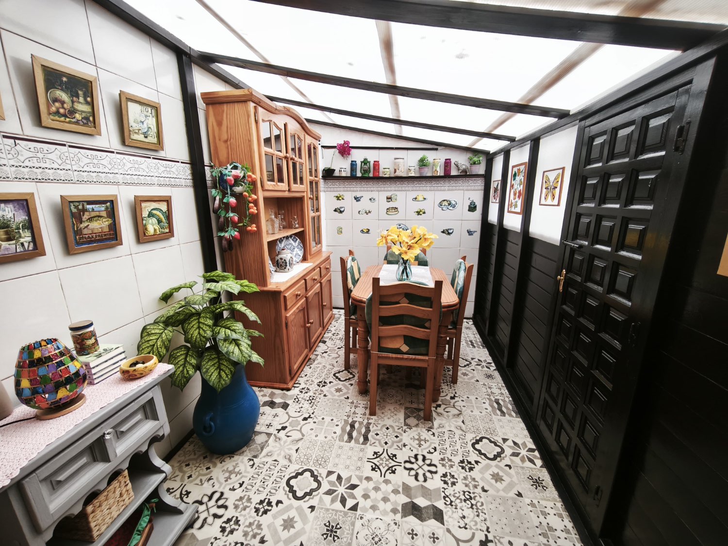 Oportunidad en Las Mimosas – fantástico tríplex con piscina comunitaria