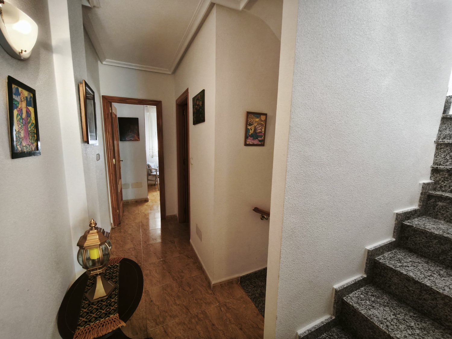 Oportunidad en Las Mimosas – fantástico tríplex con piscina comunitaria