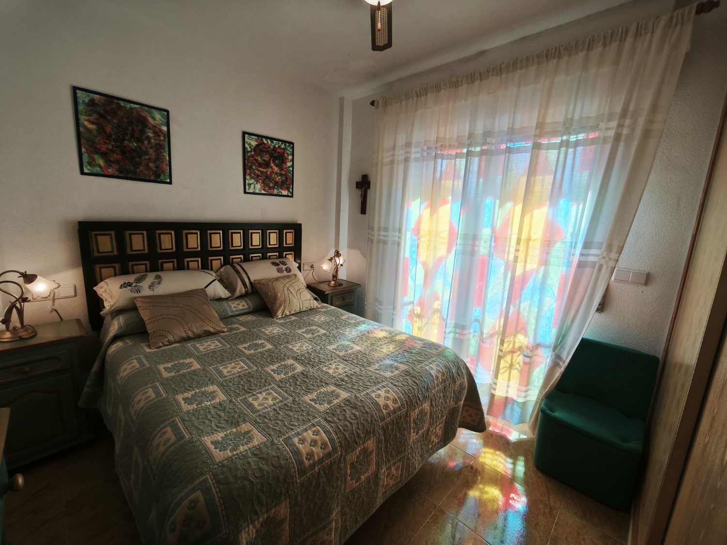 Oportunidad en Las Mimosas – fantástico tríplex con piscina comunitaria