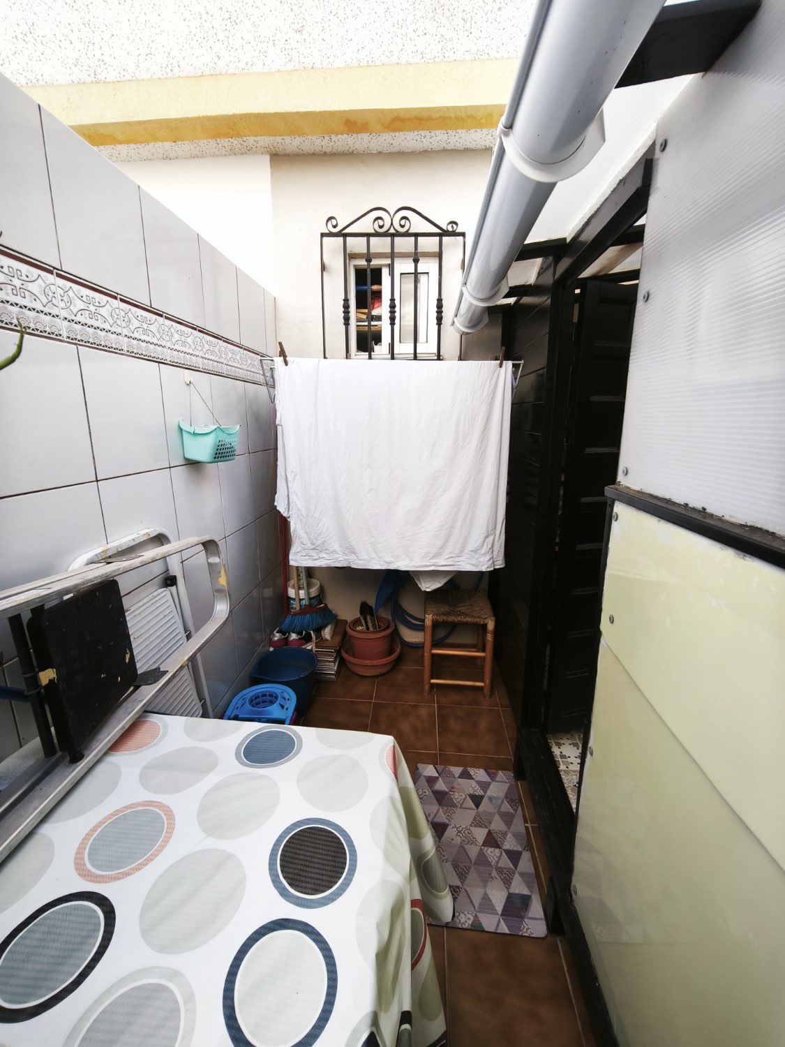 Oportunidad en Las Mimosas – fantástico tríplex con piscina comunitaria