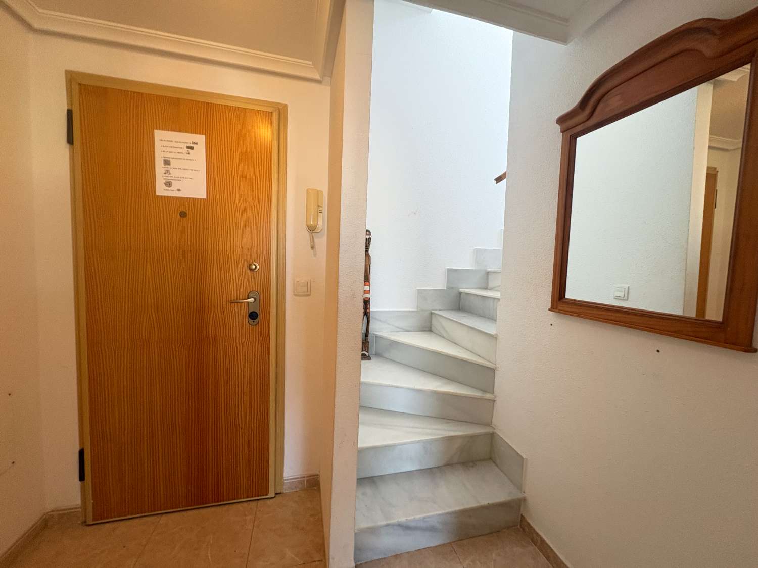 Hermoso apartamento en el último piso en el popular Laguna Golf