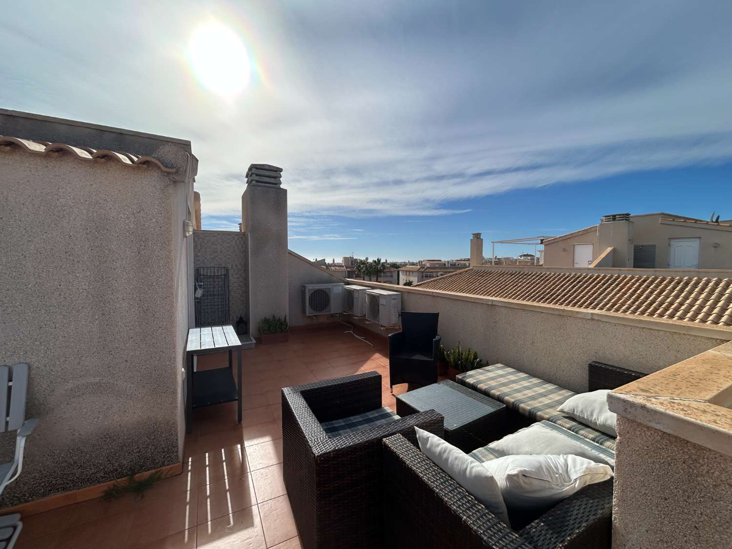 Hermoso apartamento en el último piso en el popular Laguna Golf