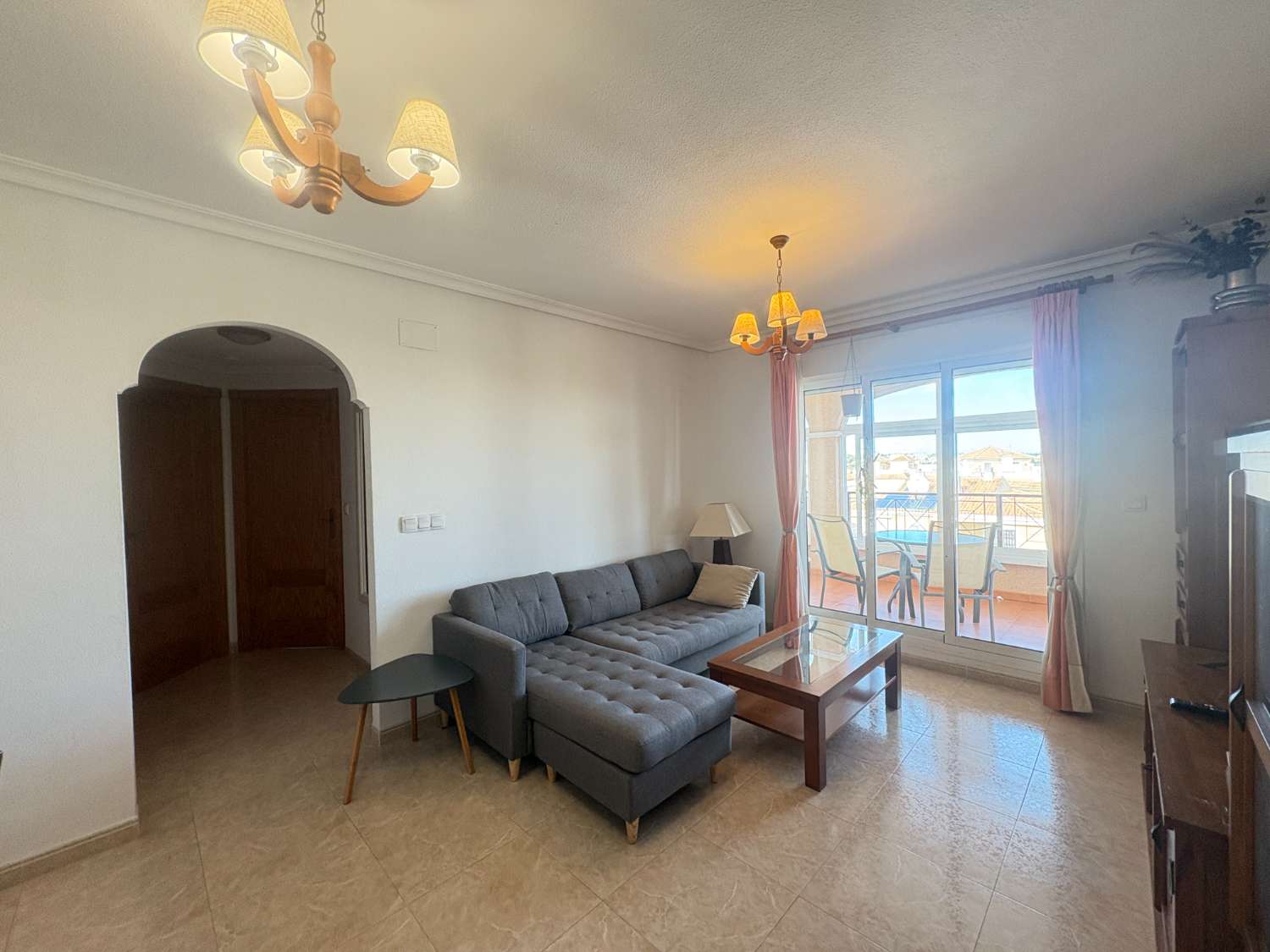 Hermoso apartamento en el último piso en el popular Laguna Golf