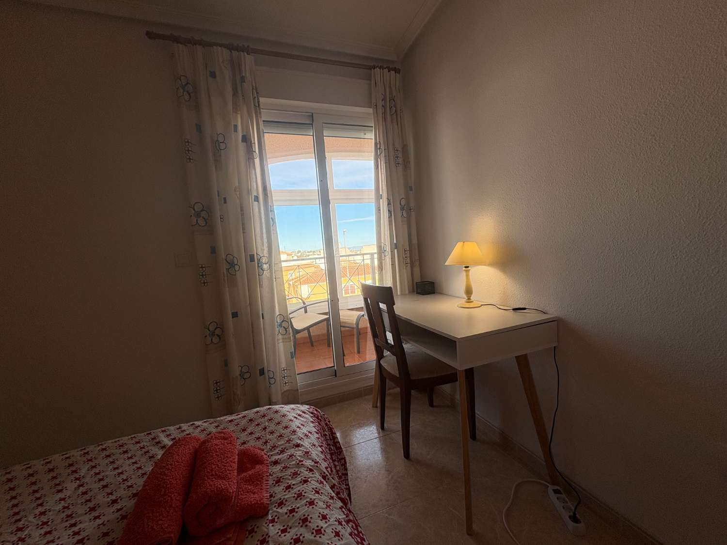 Hermoso apartamento en el último piso en el popular Laguna Golf