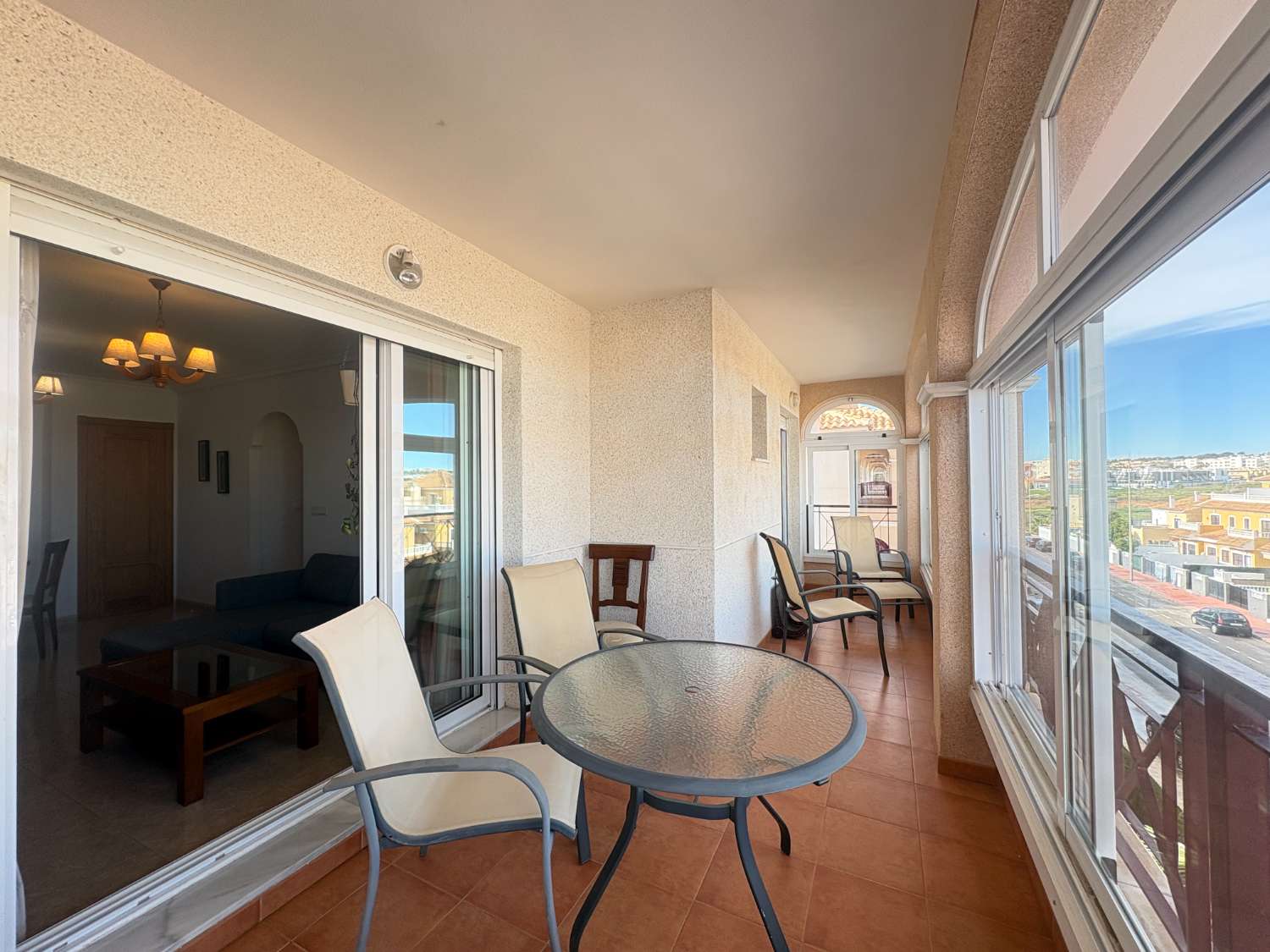 Hermoso apartamento en el último piso en el popular Laguna Golf