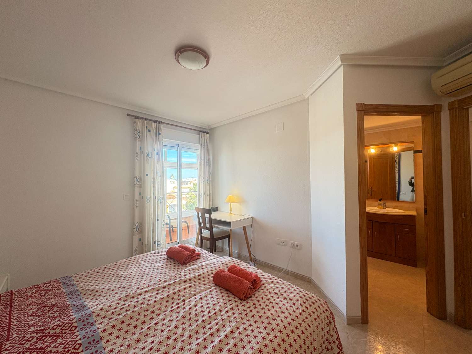 Hermoso apartamento en el último piso en el popular Laguna Golf